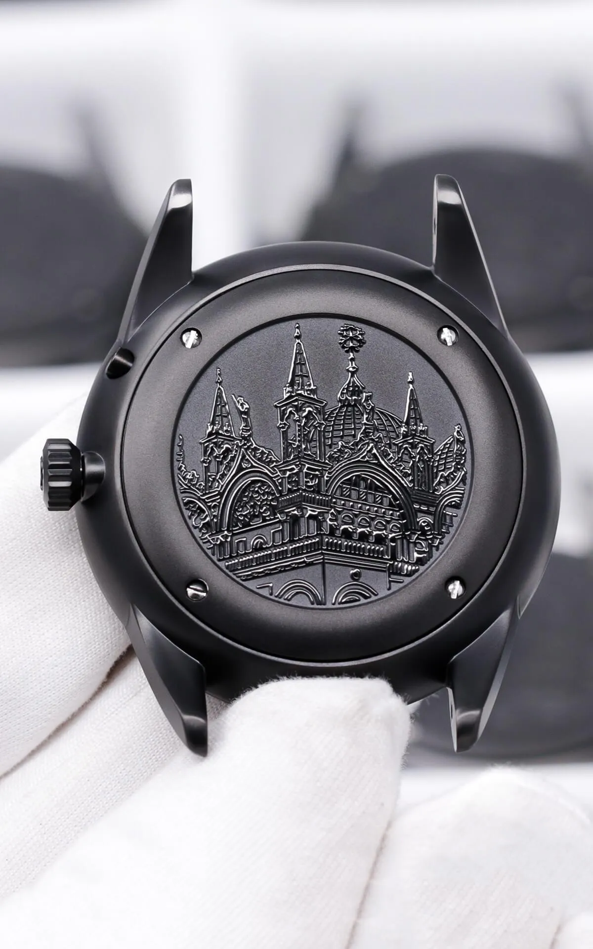 Venice Moonphase Black Gold Mesh